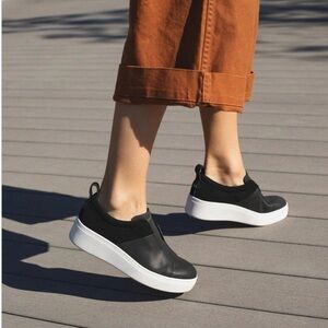 TOMS Amber black slip on runners